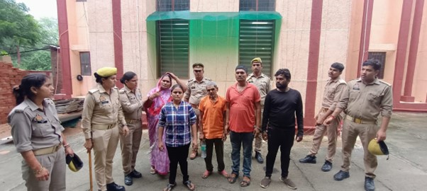 थाना रसूलपुर पुलिस टीम द्वारा दहेज हत्या से सम्बन्धित वाँछित 05 अभियुक्तों को किया गिरफ्तार